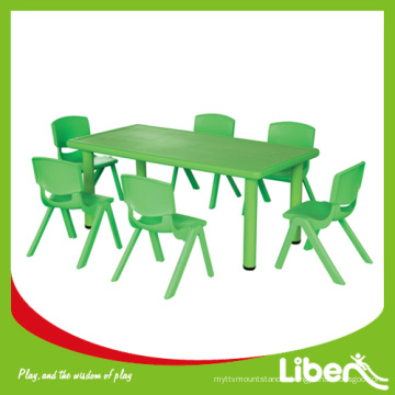 Table et chaises pour enfants en bas âge